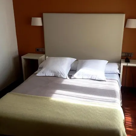 奥维特恩斯酒店 酒店